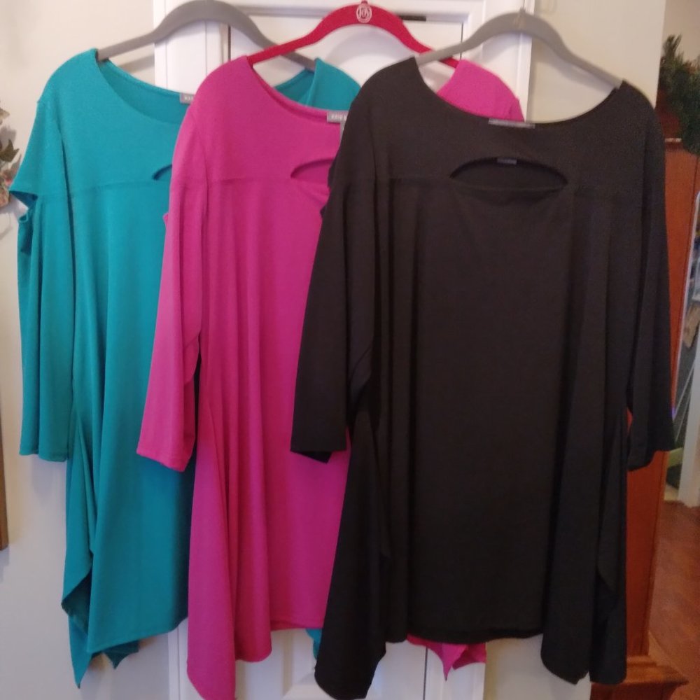 NWOT Kate & Mallory Arm & Neck Peek Hole Shark Bite Hem Tunic Plus Sz 1X